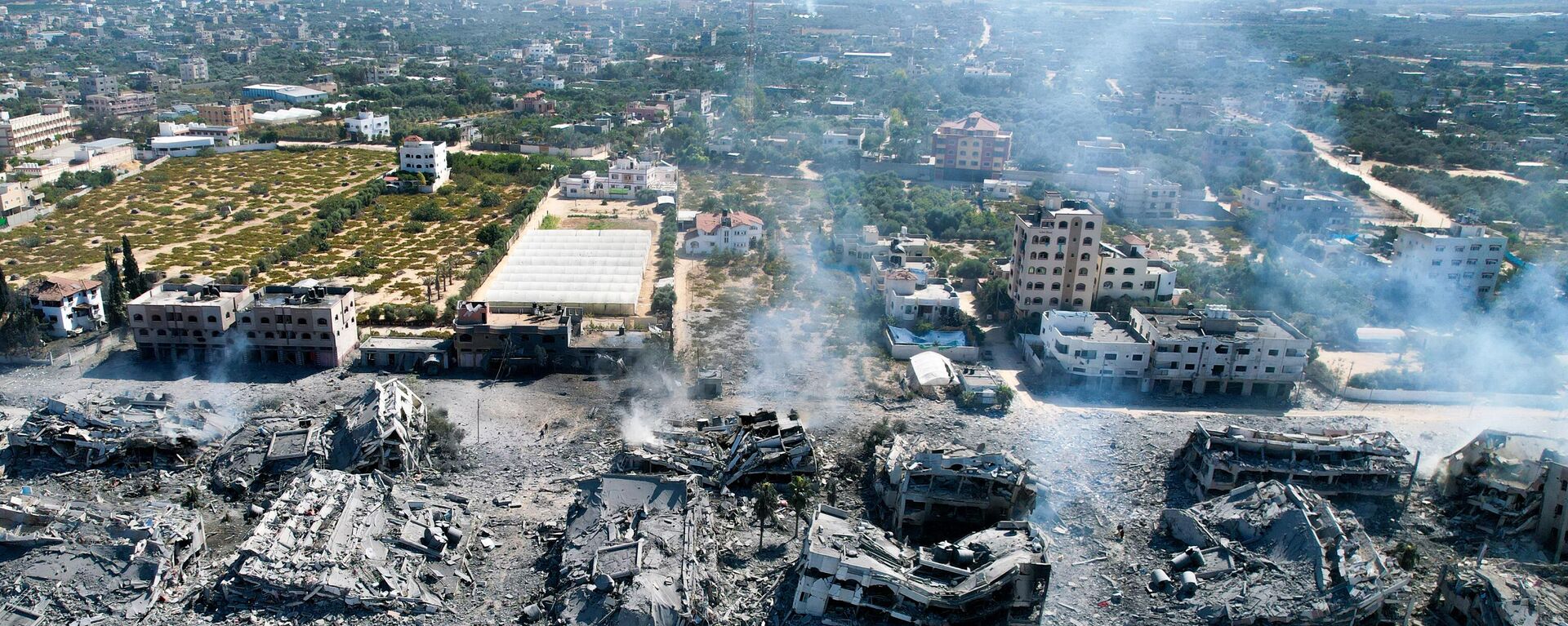 منظر جوي يظهر المباني المدمرة إثر القصف الإسرائيلي في مدينة الزهراء جنوب مدينة غزة في 20 أكتوبر 2023 - سبوتنيك عربي, 1920, 26.10.2023