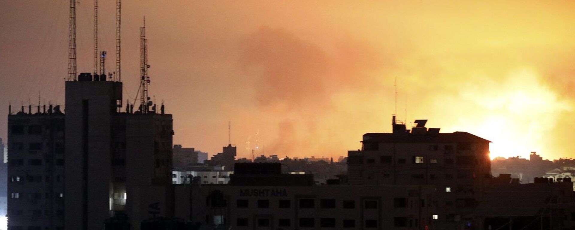 انفجارات ناجمة عن غارات جوية إسرائيلية على شمال قطاع غزة، 27 أكتوبر/ تشرين الأول 2023 - سبوتنيك عربي, 1920, 26.02.2024
