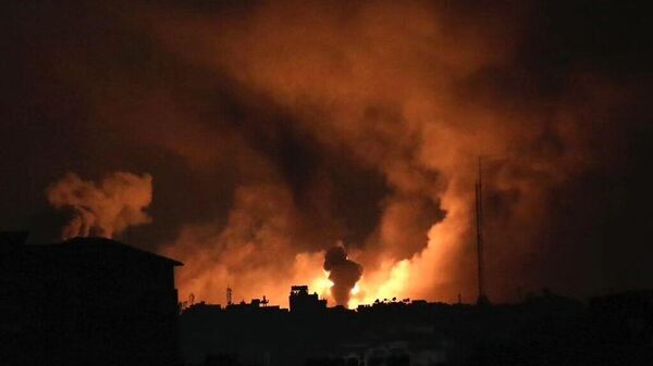 قصف إسرائيلي هو الأعنف على قطاع غزة مساء اليوم الـ 21 للحرب  - سبوتنيك عربي