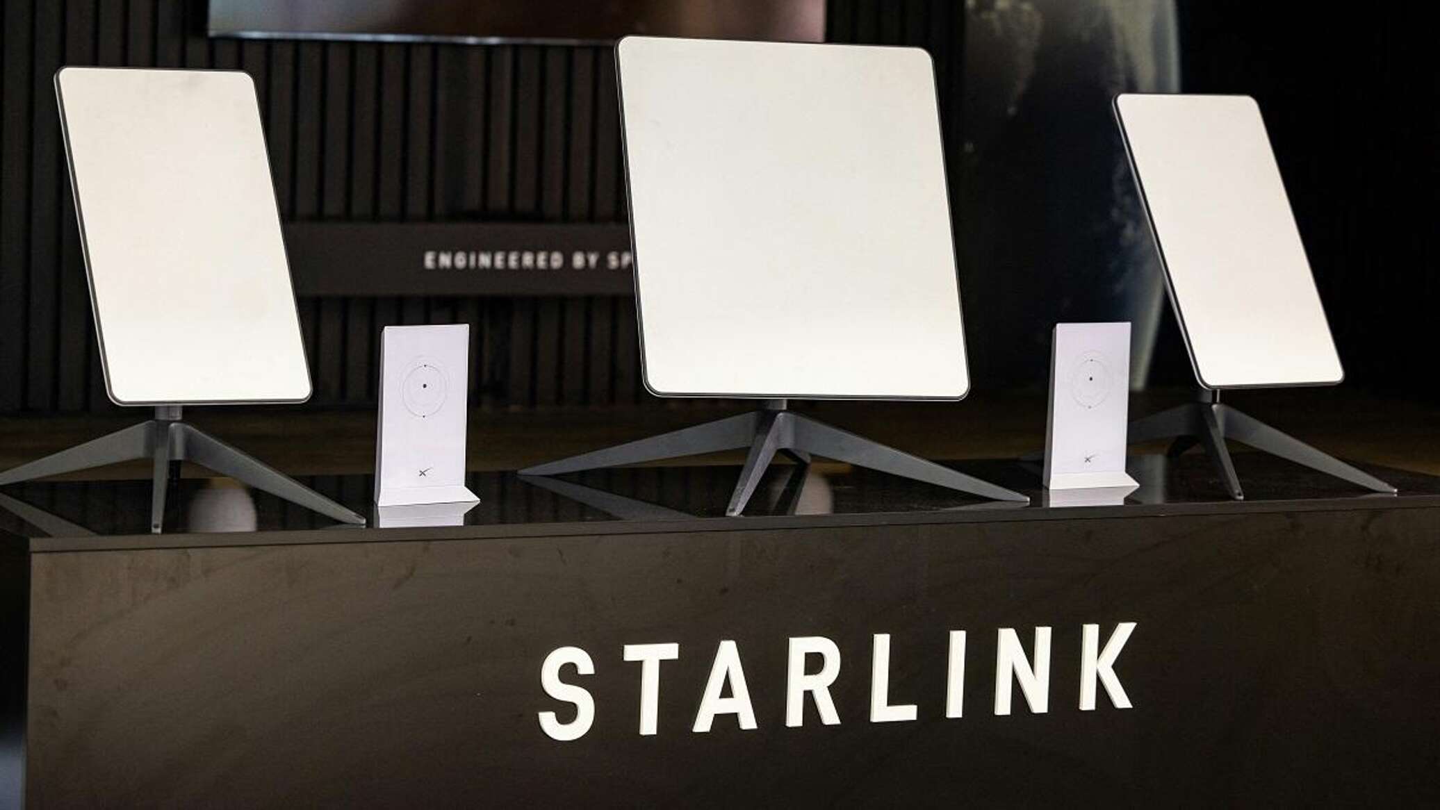 تحقيق يكشف عن كيفية شراء محطات إرسال "ستارلينك" من السوق السوداء حول العالم