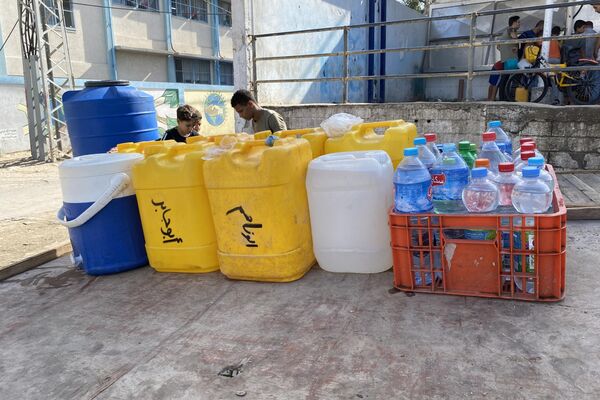 الحصول على الماء في قطاع غزة قصة معاناة وأزمة تعصف بالفلسطينيين - سبوتنيك عربي