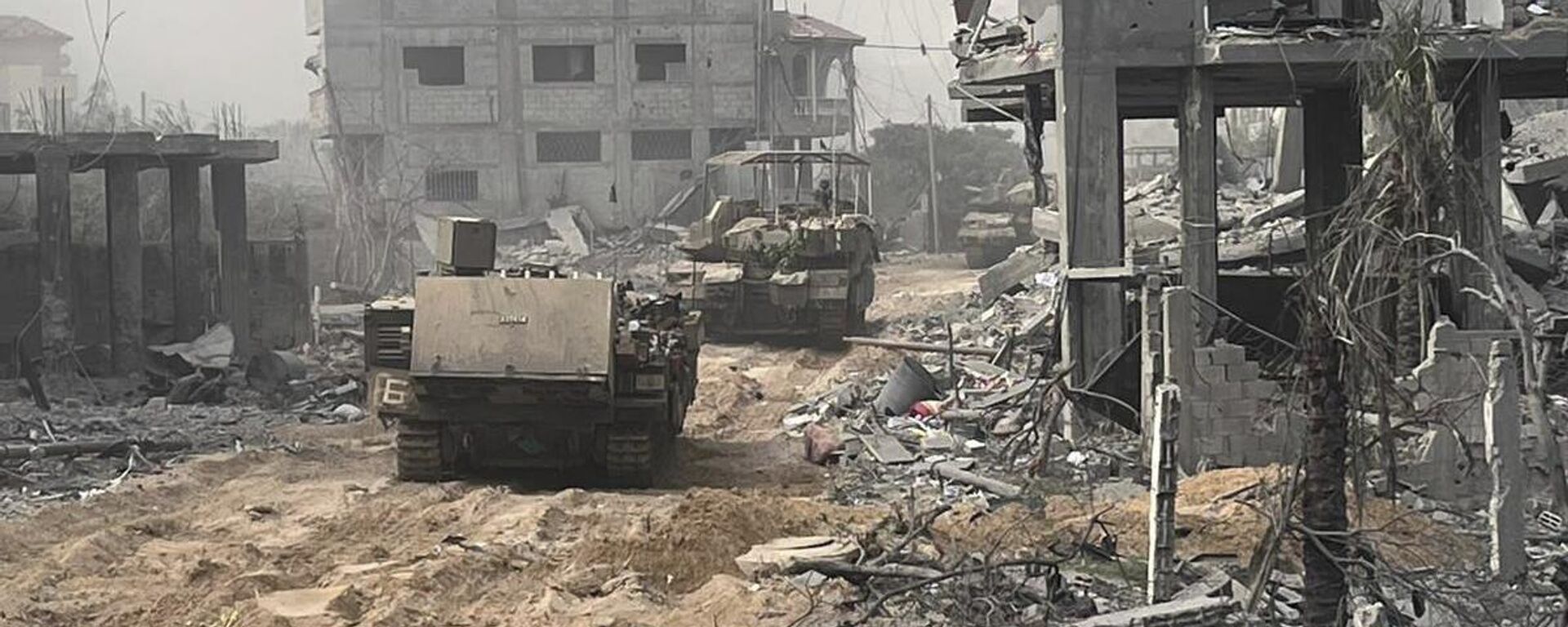 عملية برية في قطاع غزة - الجيش الإسرائيلي مدعوم بآليات عسكرية ودبابات - سبوتنيك عربي, 1920, 09.12.2023