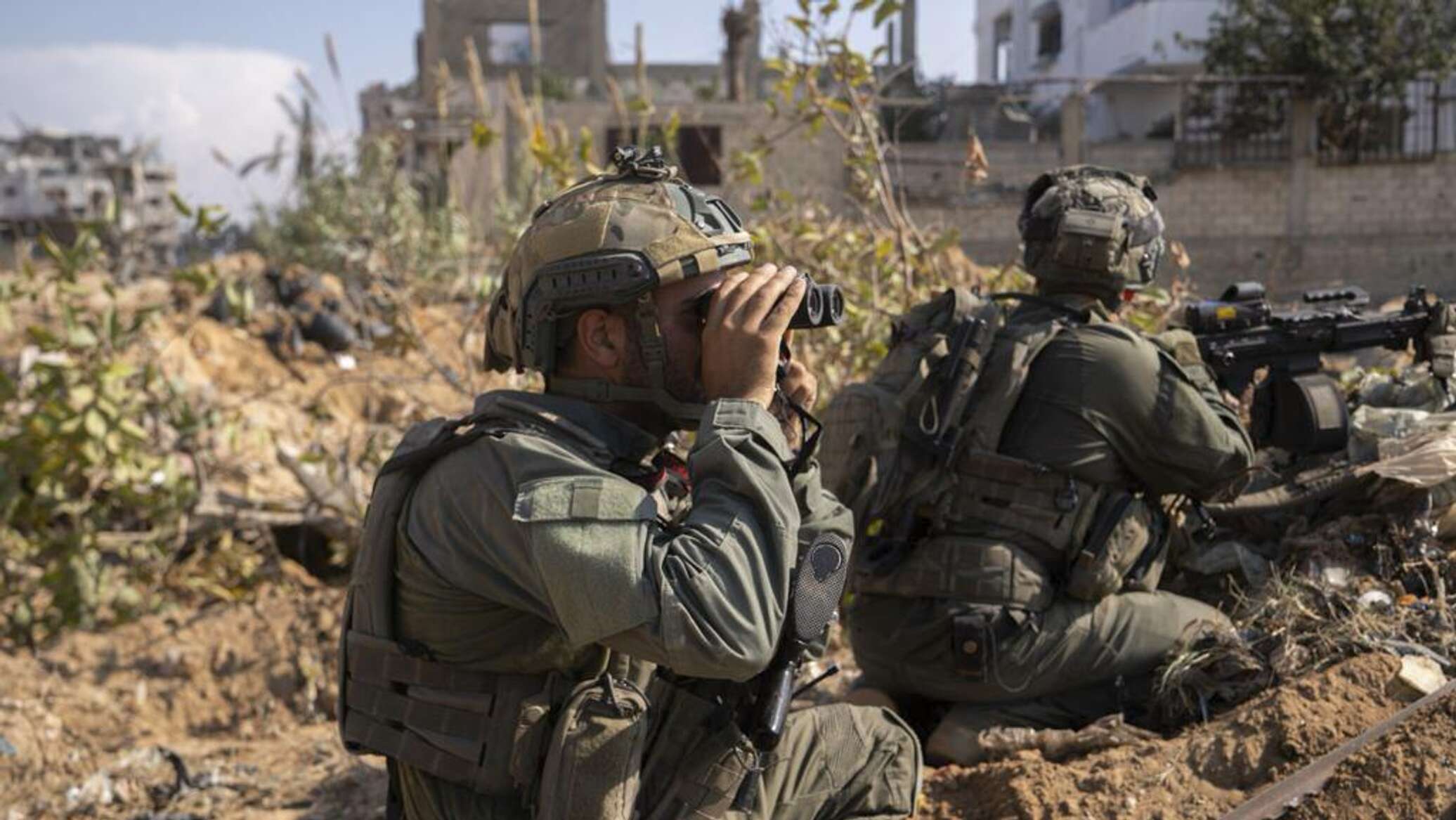 الجيش الإسرائيلي يعلن مقتل ضابط برتبة رائد وجنديين اثنين في غزة