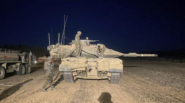 عملية برية في قطاع غزة - الجيش الإسرائيلي مدعوم بآليات عسكرية ودبابات - سبوتنيك عربي