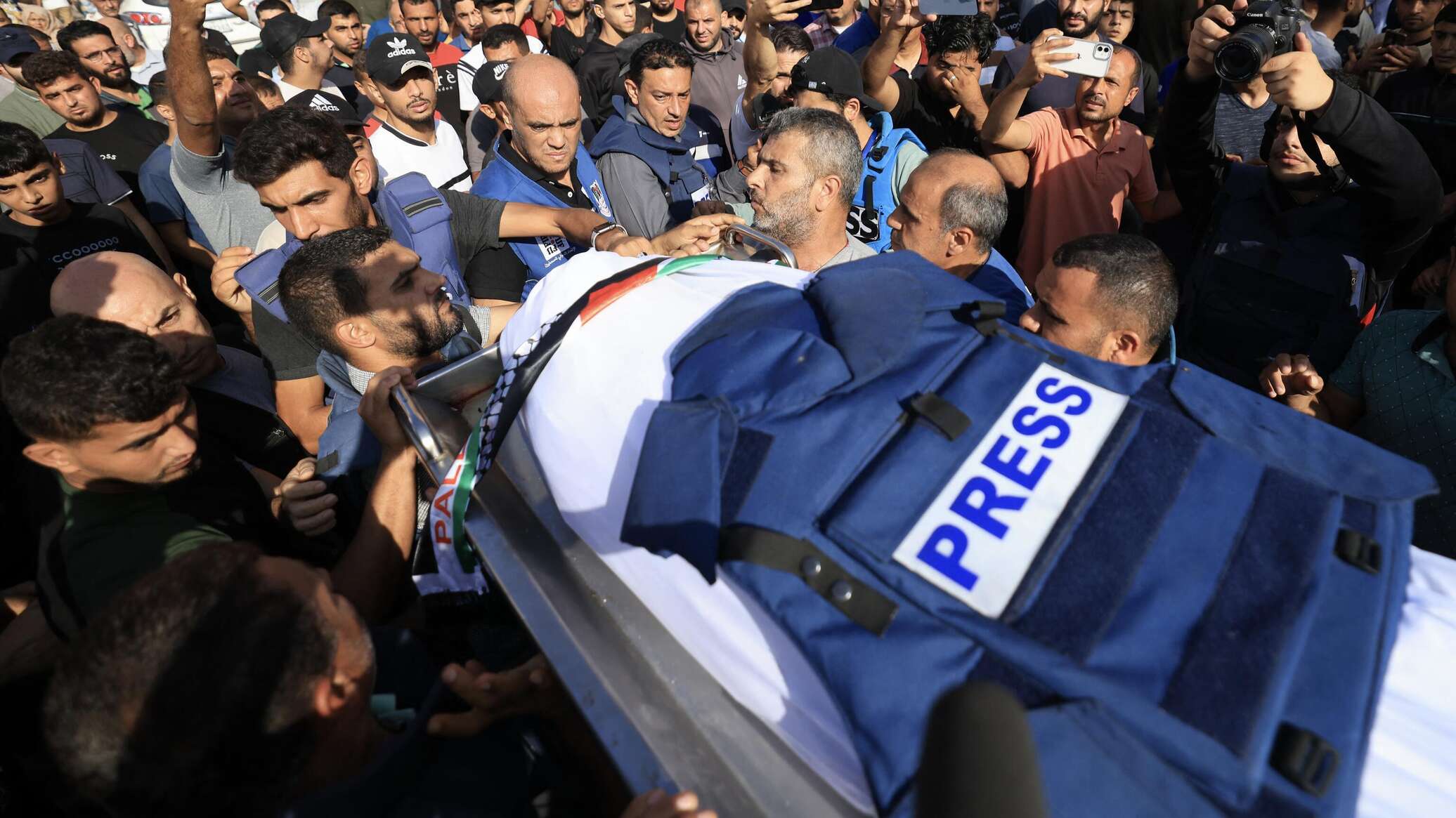 وكالة وفا: ارتفاع عدد القتلى من الصحفيين في غزة إلى 64 منذ بدء العدوان الإسرائيلي