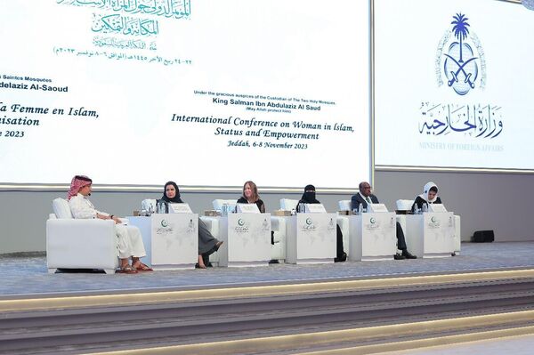 الجلسة الختامية للمؤتمر الدولي حول المرأة في الإسلام (المكانة والتمكين) في جدة - سبوتنيك عربي