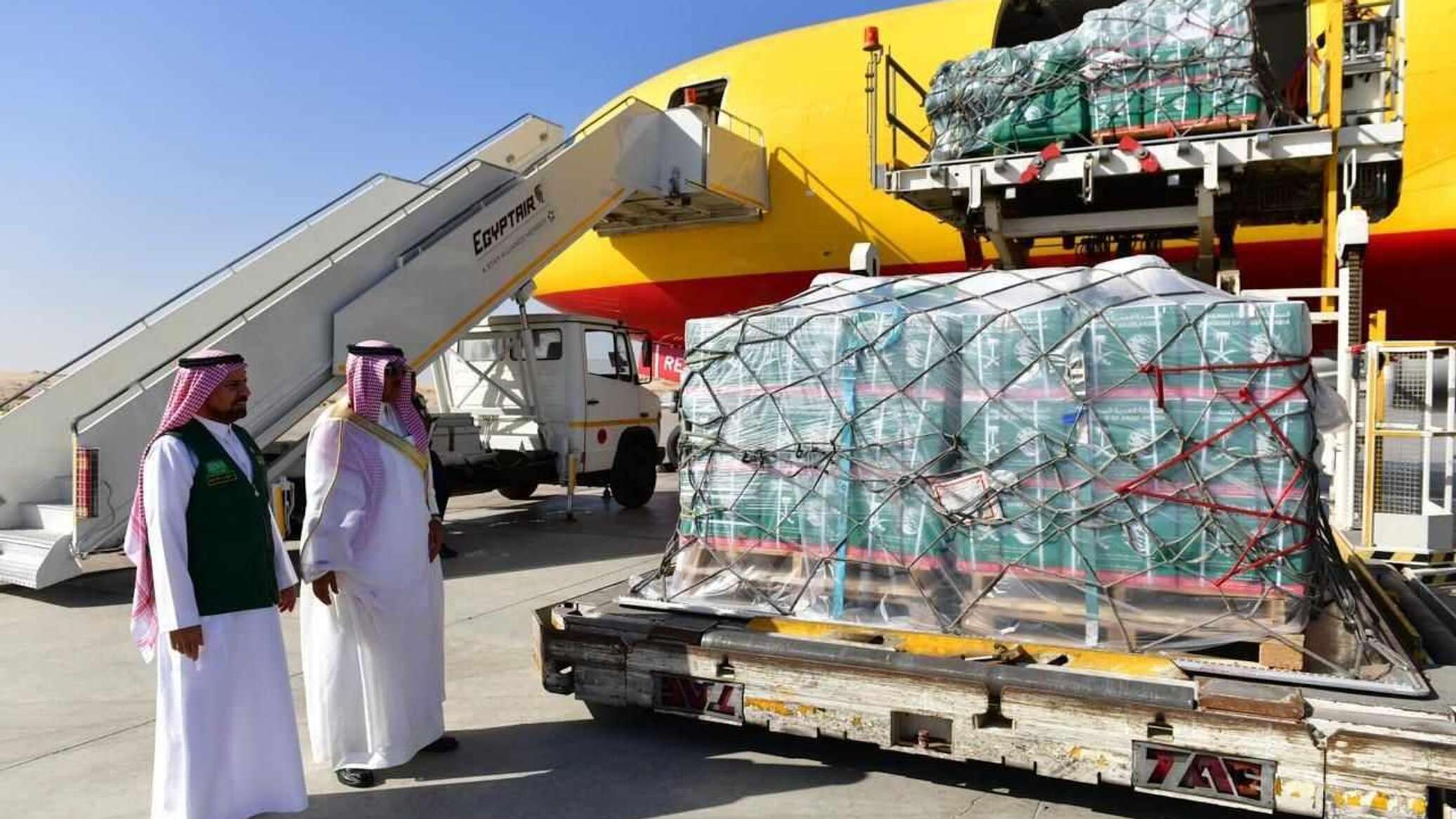 طائرة سعودية ثالثة تتوجه إلى مصر تحمل 35 طنا من المساعدات لغزة... صور