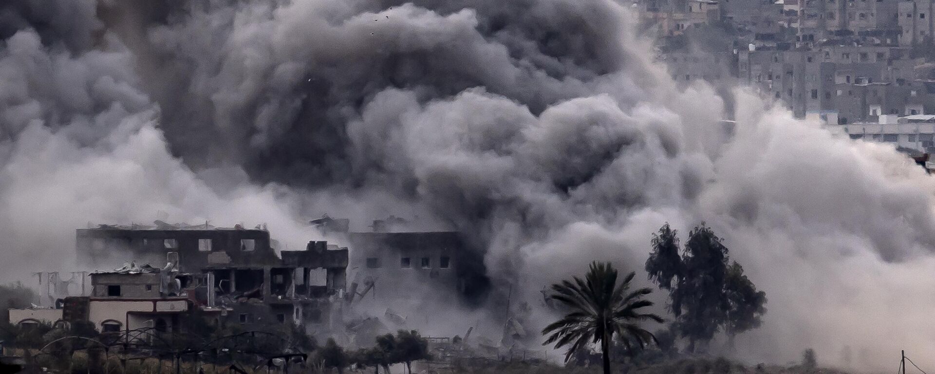 قصف الجيش الإسرائيلي على قطاع غزة - سبوتنيك عربي, 1920, 02.04.2024