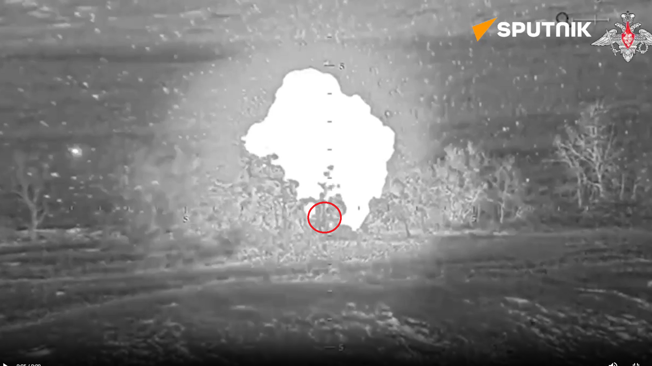 صاروخ روسي موجه يدمر مصدر نيران أوكراني ويخلف انفجارا هائلا... فيديو