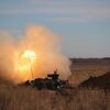 Боевая стрельба экипажей модернизированного танка Т-62 на полигоне в Запорожской области  - سبوتنيك عربي