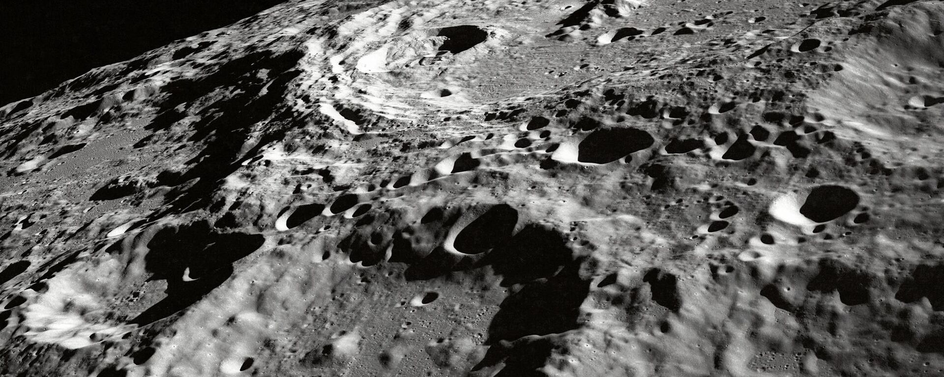 اكتشلف سبب حدوث حفرتين في نفس الوقت على سطح القمر - سبوتنيك عربي, 1920, 25.01.2024