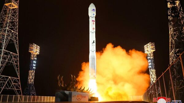 كوريا الشمالية أنها أطلقت بنجاح قمر صناعي للتجسس مانريغيون-1 على صاروخ جديد تشخوليما-1 - سبوتنيك عربي