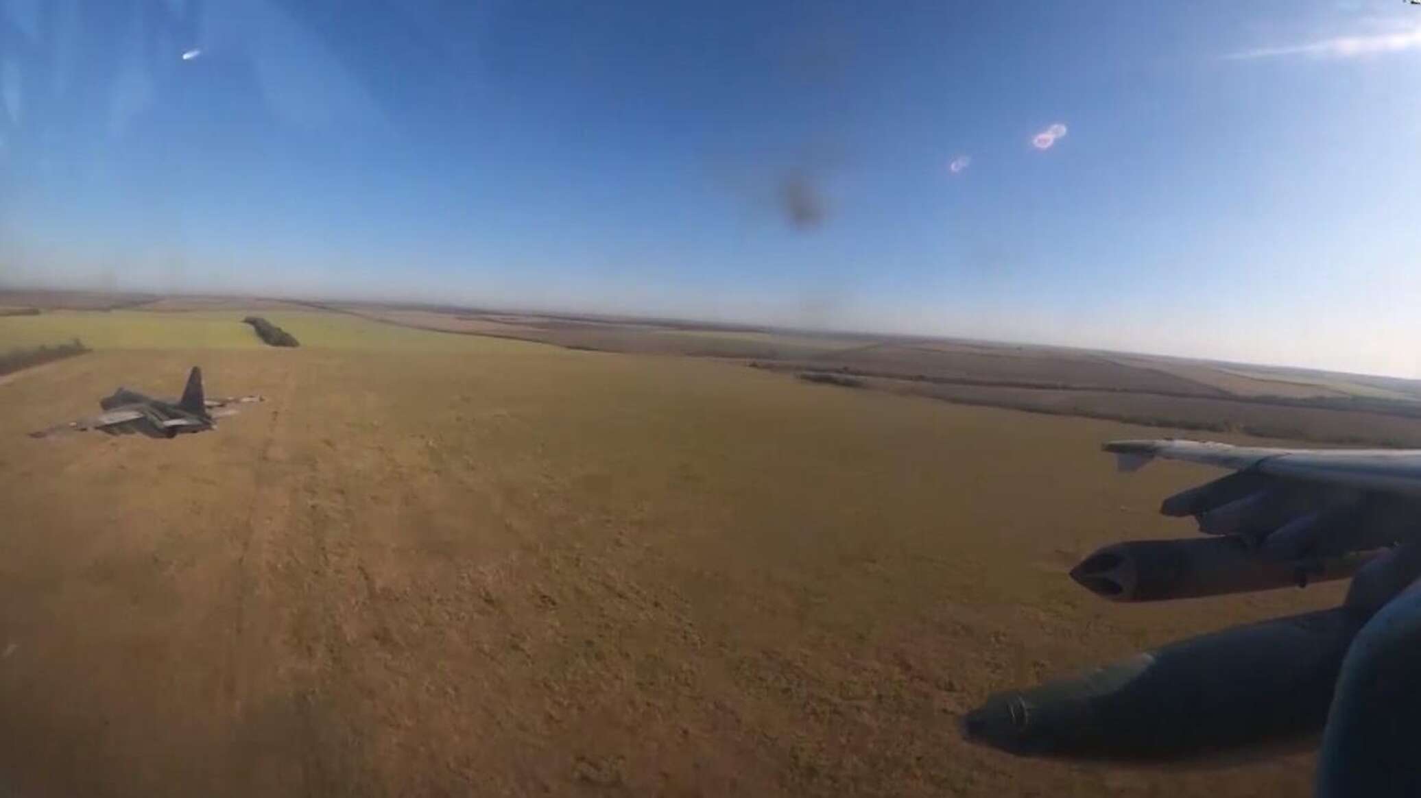 مقاتلتان روسيتان تتسللان على ارتفاع منخفض عبر الخطوط الأمامية وتدمران مقرات أوكرانية... فيديو