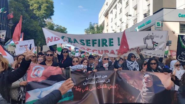 عشرات النساء يتظاهرن بصمت في تونس دعما للمرأة الفلسطينية - وطن نيوز عربي