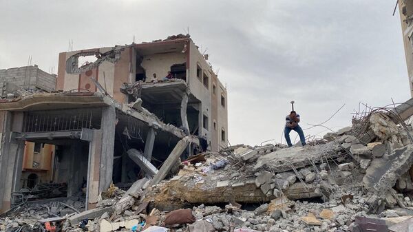 الهلال الأحمر الفلسطيني يعلن انطلاق 61 شاحنة مساعدات إلى قطاع غزة - سبوتنيك عربي