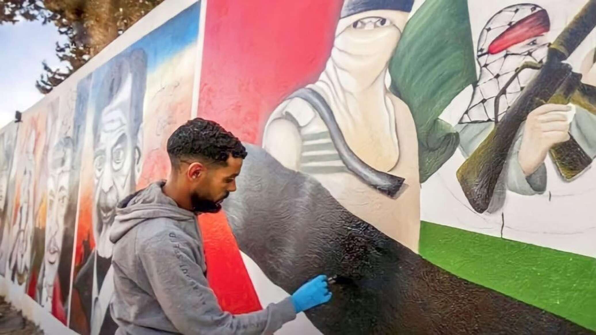 شباب يرسمون جداريات في شوارع تونس توثق معاناة الفلسطينيين وتدعم قضيتهم... صور