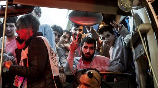 استقبال الأسرى الفلسطينييين بعد الإفراج عن الأسرى الفلسطينيين من السجون الإسرائيلية في رام الله، الضفة الغربية، فلسطين - سبوتنيك عربي