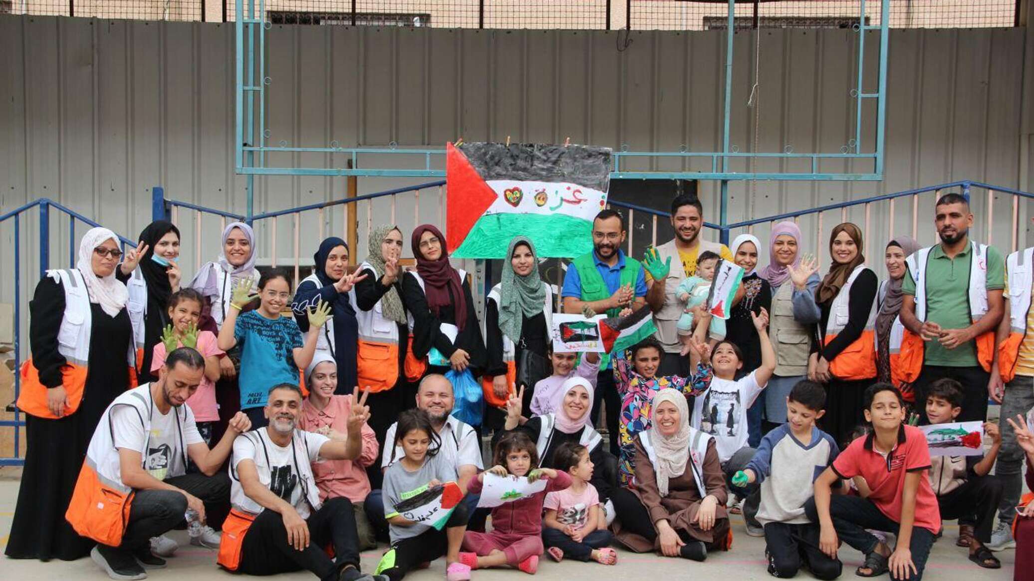 الهلال الأحمر الفلسطيني ينفذ أنشطة دعم نفسي لأطفال غزة... صور