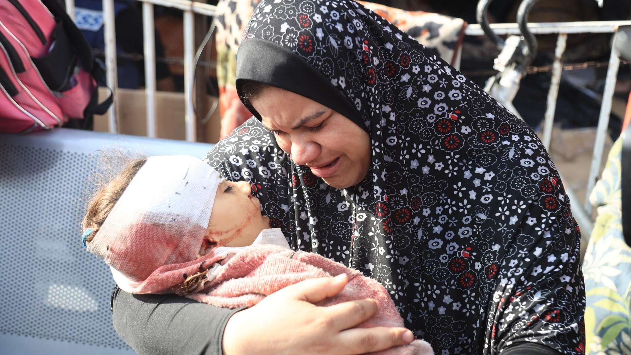 غزة.. 14 قتيلا في غارات إسرائيلية استهدفت منازل بمخيم النصيرات