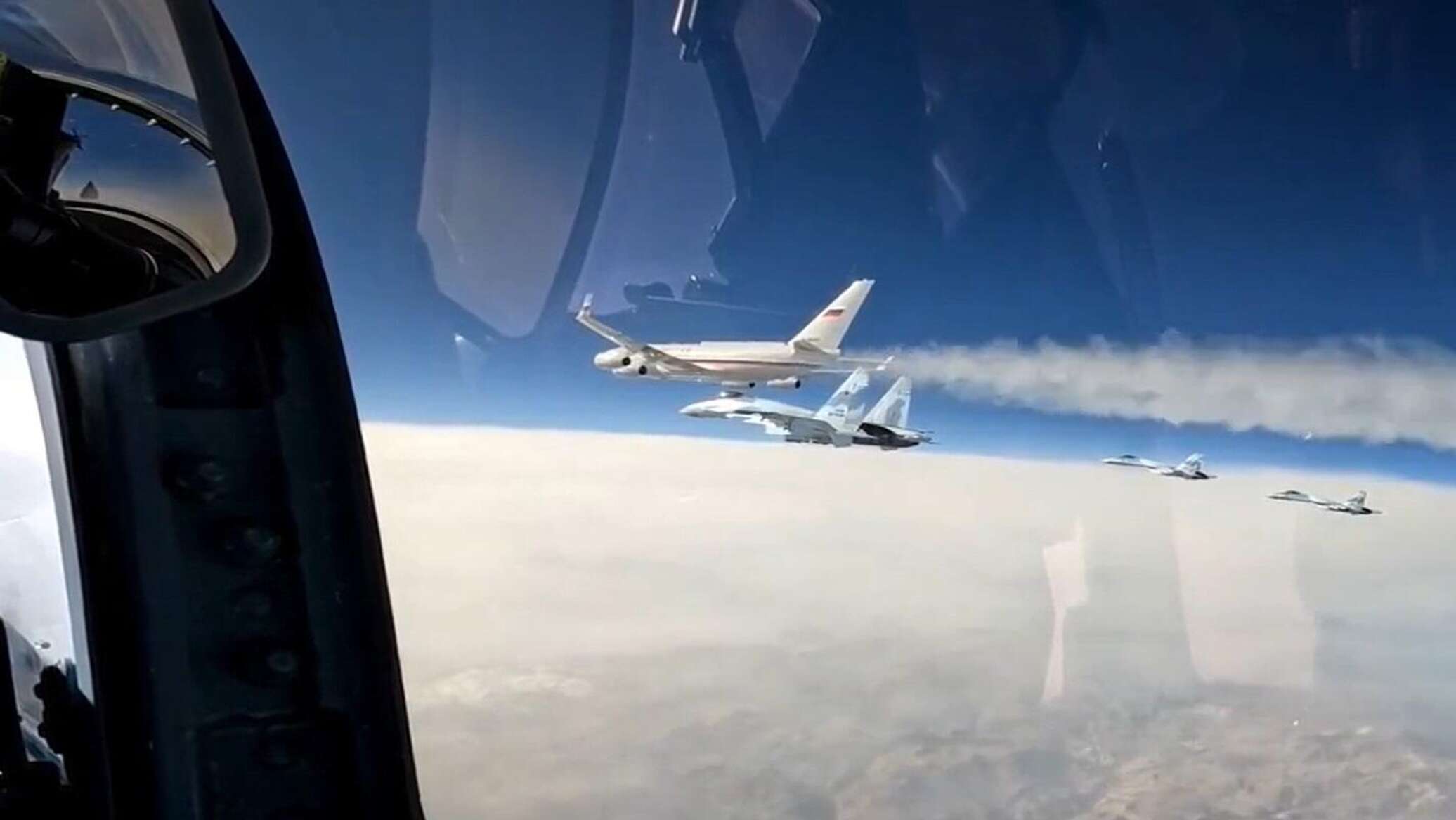 مقاتلات "سو-35 إس" ترافق طائرة بوتين من روسيا إلى الإمارات والسعودية... فيديو