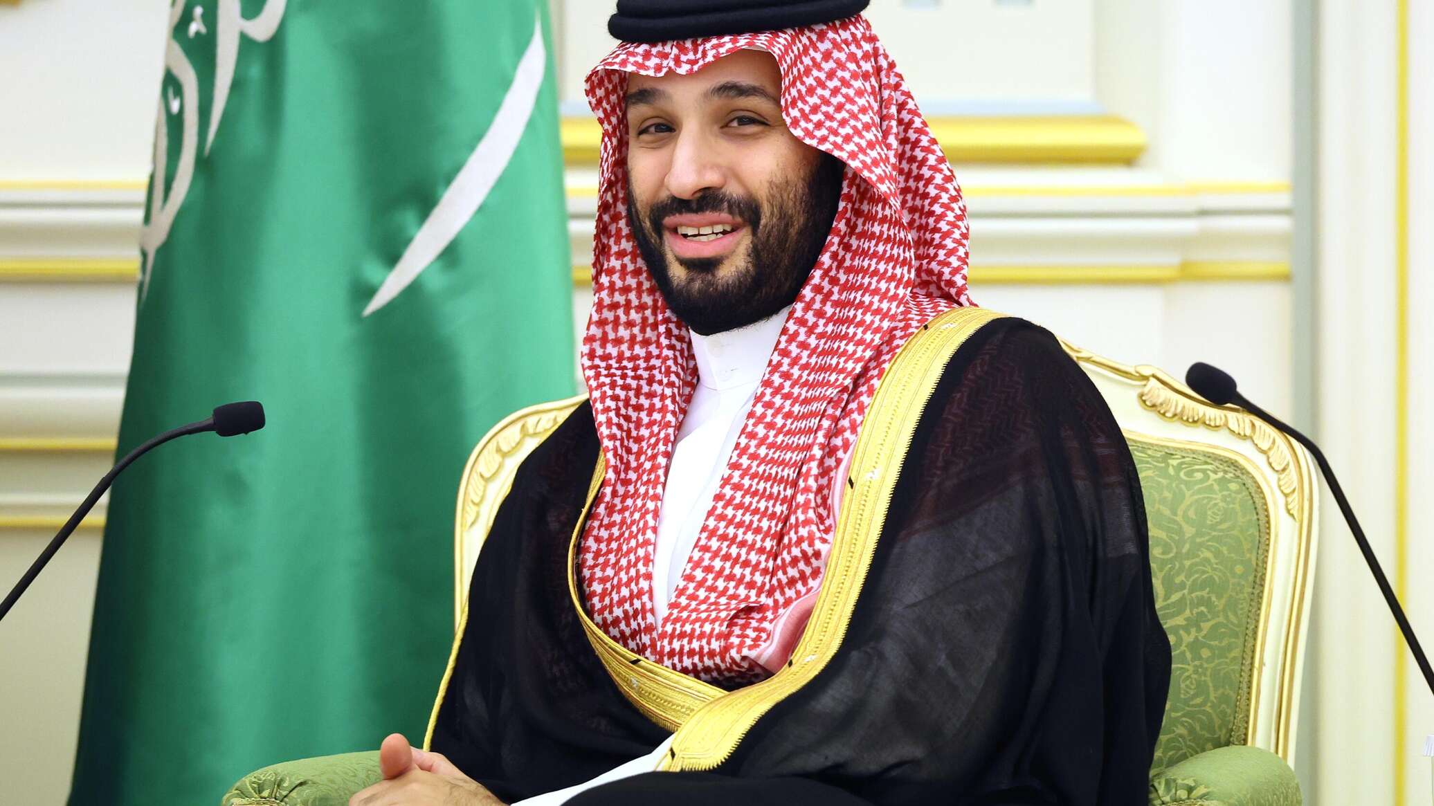 جملة قالها محمد بن سلمان لمحمود عباس تثير تفاعلا واسعا