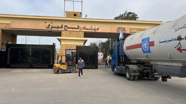 مساعدات دخلت إلى غزة عبر معبر رفح  - سبوتنيك عربي