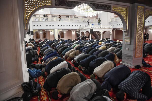 الصلاة الأولى في &quot;جامع الجمعة&quot; في سيمفيروبول، القرم - سبوتنيك عربي