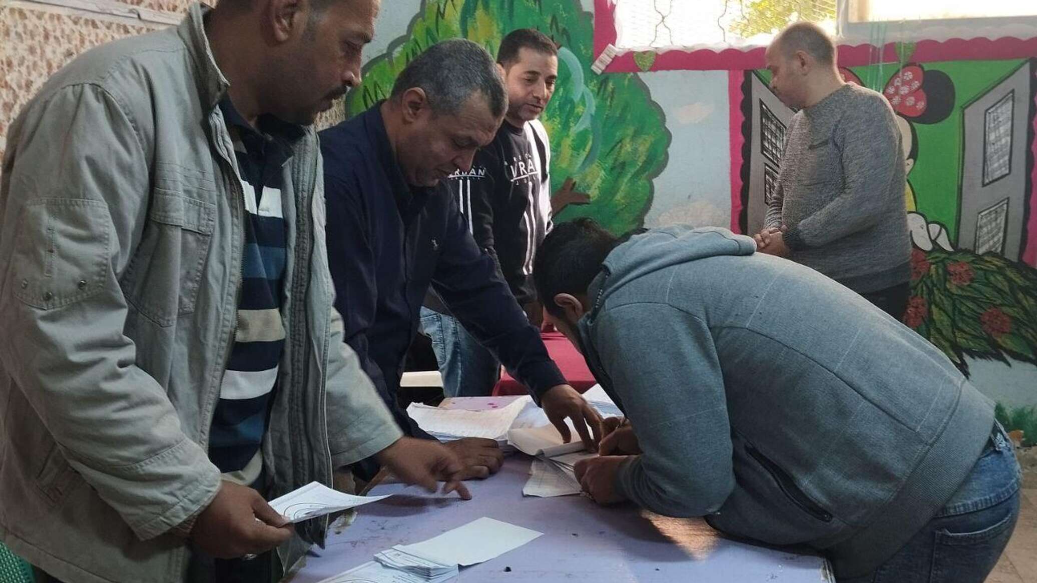 "سبوتنيك" ترصد الانتخابات الرئاسية المصرية بمدينة المطرية في القاهرة.. صور وفيديو
