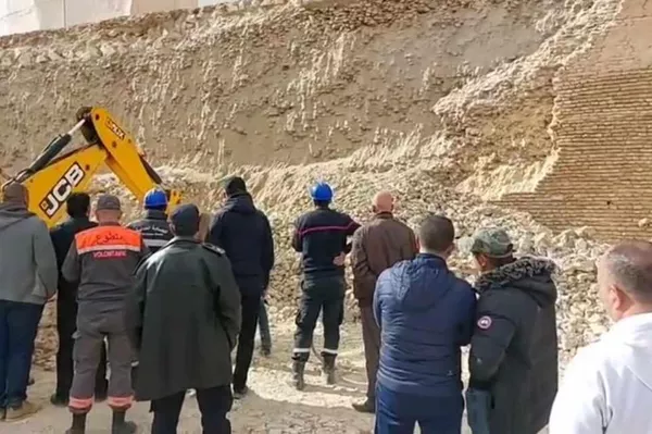 انهيار جزء من سور المدينة العتيقة في القيروان انهيار جزء من سور المدينة العتيقة في القيروان - سبوتنيك عربي