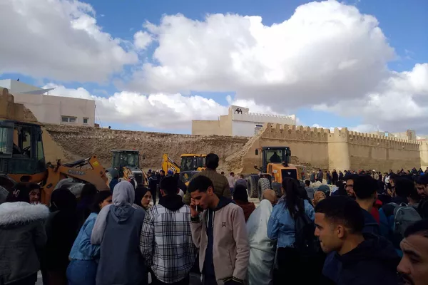 انهيار جزء من سور المدينة العتيقة بالقيروان انهيار جزء من سور المدينة العتيقة بالقيروان - سبوتنيك عربي