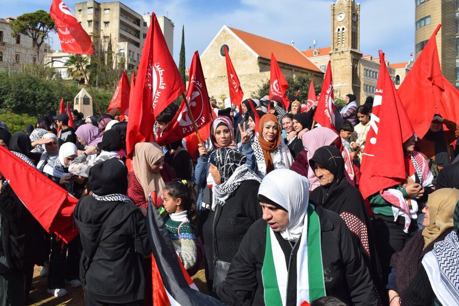 وقفة تضامنية مع غزة للجبهة الشعبية لتحرير فلسطين أمام مبنى الاسكوا. - سبوتنيك عربي, 1920, 17.12.2023