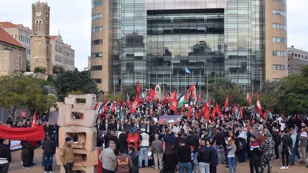 وقفة تضامنية مع غزة للجبهة الشعبية لتحرير فلسطين أمام مبنى الإسكوا - سبوتنيك عربي