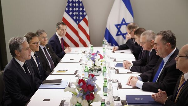 وزير الخارجية الأمريكي أنتوني بلينكن ونظيره الإسرائيلي يسرائيل كاتس  - سبوتنيك عربي