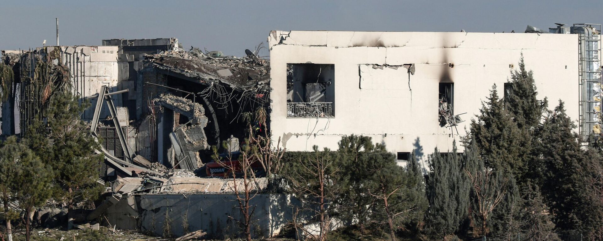 مبنى متضرر بعد الهجوم الصاروخي الذي شنه الحرس الثوري الإيراني على عاصمة إقليم كردستان العراق أربيل، في 16 يناير 2024.
 - سبوتنيك عربي, 1920, 16.01.2024