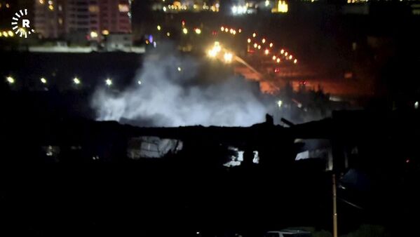 دخان يتصاعد من مبنى بعد الهجوم الصاروخي الذي شنه الحرس الثوري الإيراني على عاصمة إقليم كردستان العراق أربيل، في 16 يناير 2024.
 - سبوتنيك عربي
