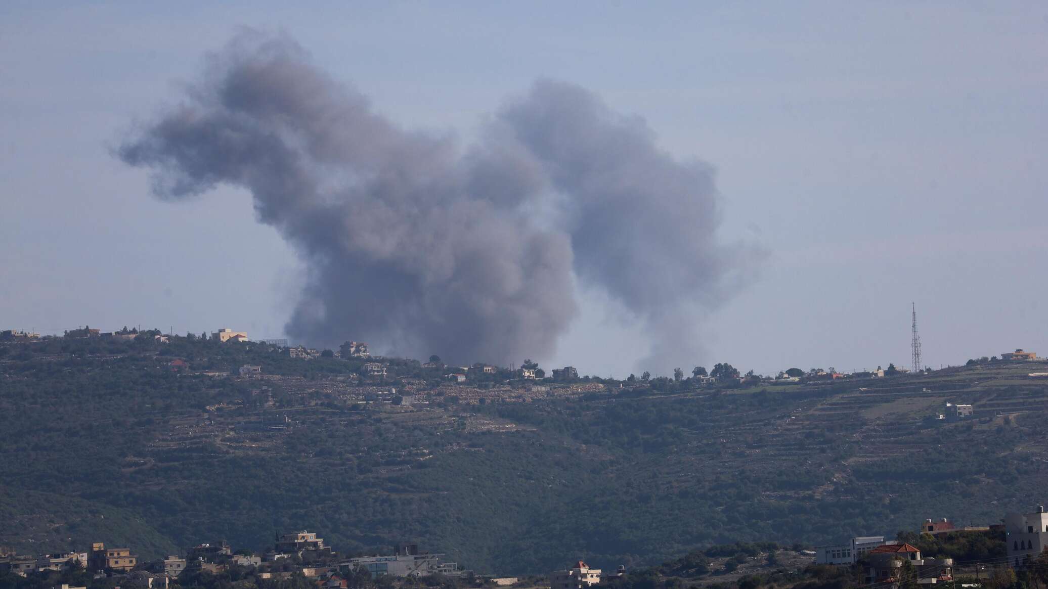 "حزب الله" يعلن استهداف 9 مواقع للجيش الإسرائيلي جنوب لبنان