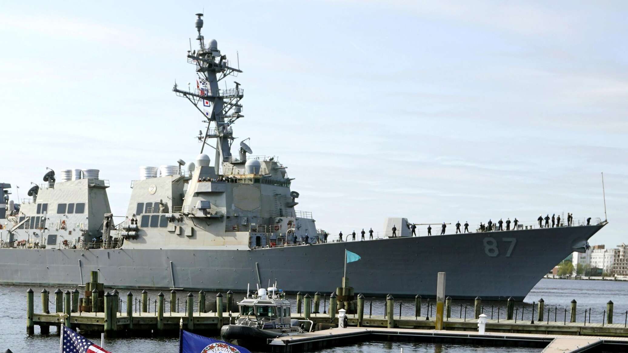 "أنصار الله" تعلن استهدافها لسفينة "مادو" الأمريكية في البحر الأحمر