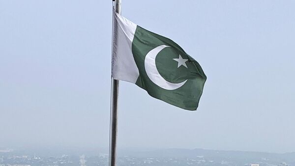  علم باكستاني يرفرف في إسلام أباد، باكستان في 27 يوليو 2022 - سبوتنيك عربي