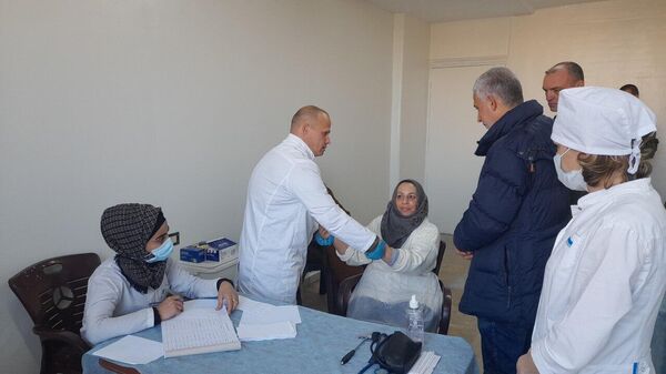 القوات الروسية تبدأ تقديم الخدمات الطبية لسكان مدينة الحسكة السورية - وطن نيوز عربي