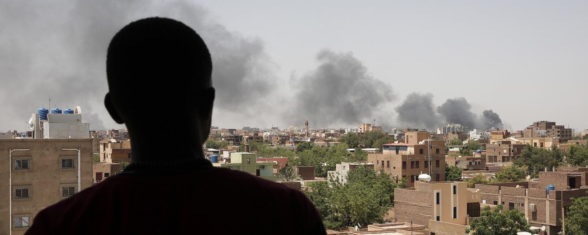 تصاعد أعمدة الدخان في الخرطوم إثر عمليات قتالية بين الجيش السوداني والدعم السريع - سبوتنيك عربي, 1920, 05.02.2024