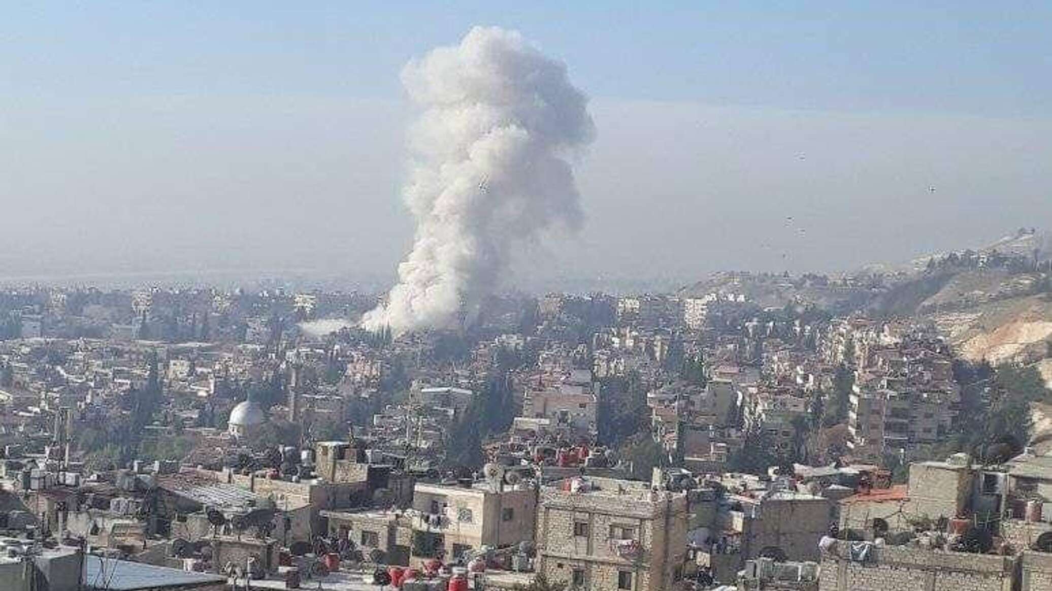 مراسل "سبوتنيك": سماع دوي انفجارات عنيفة جنوب العاصمة السورية دمشق - عاجل