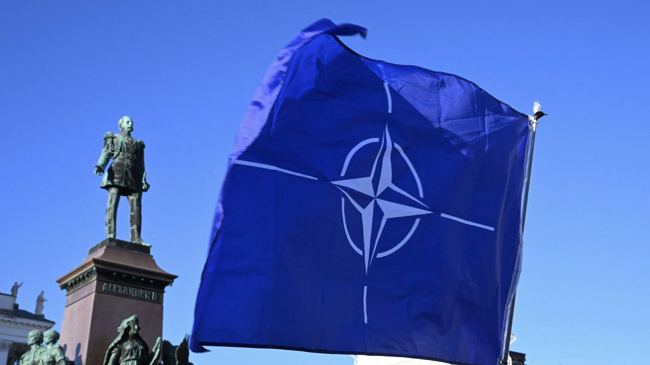 "الناتو": على أوكرانيا تزويد نفسها بالجنود