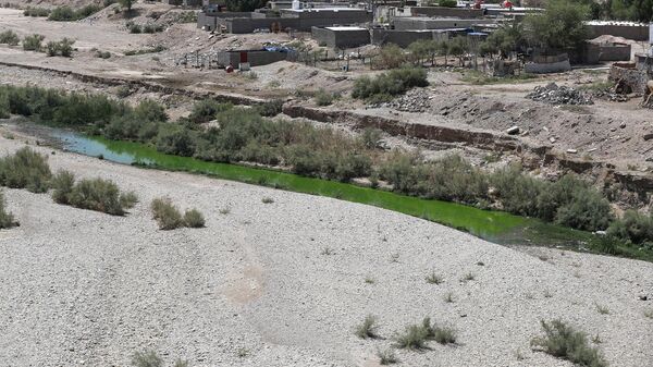 جفاف قاع نهر الكلال في مدينة بدرة العراقية قرب الحدود مع إيران- 28 أغسطس 2023 - سبوتنيك عربي