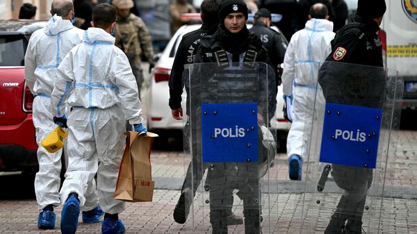 الشرطة التركية أمام كنيسة سانتا ماريا بعد هجوم، في إسطنبول، في 28 يناير 2024 - سبوتنيك عربي