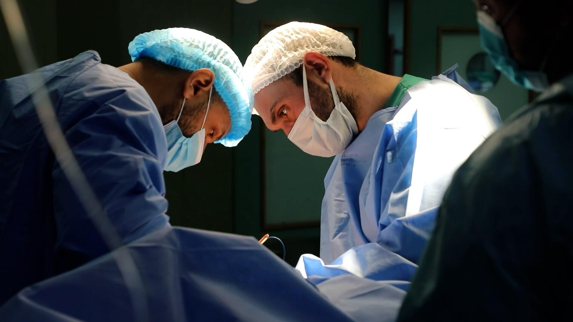 40 عملية جراحية يومياً في مشفى شهداء الأقصى وسط قطاع غزة والأطباء يلجؤون لأدوية بديلة عن التخدير - سبوتنيك عربي, 1920, 29.01.2024