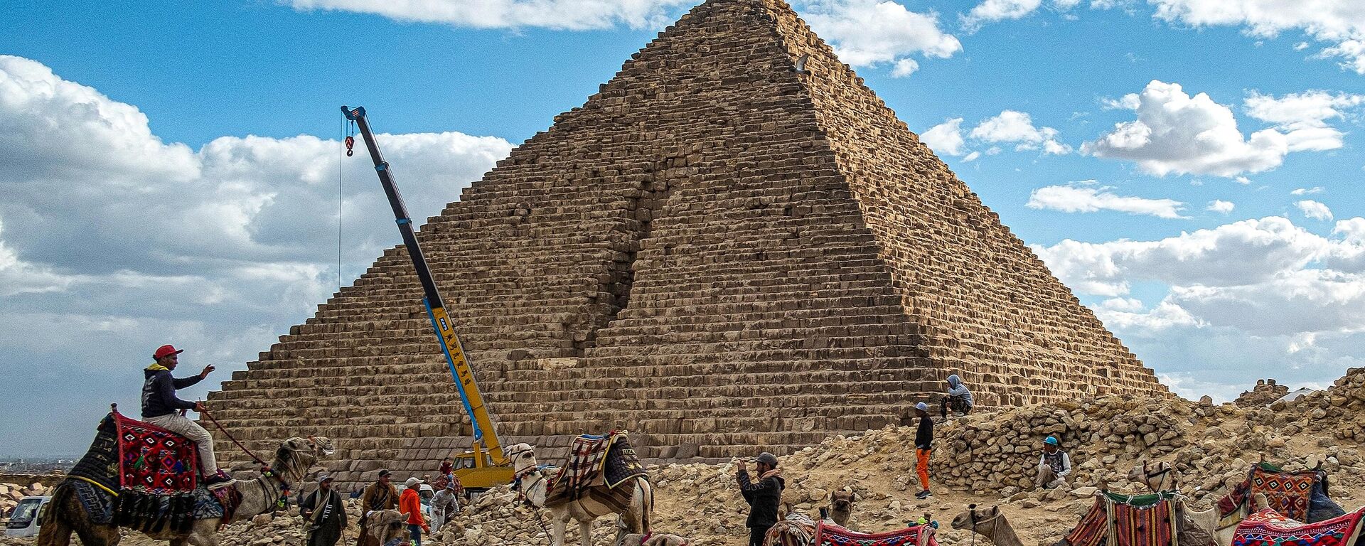Облицовка гранитом пирамиды Менкаура в Египте - سبوتنيك عربي, 1920, 30.01.2024