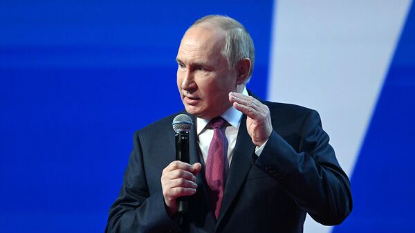 الرئيس الروسي فلاديمير بوتين يشارك في مؤتمر الحركة الأولى1 فبراير 2024  - سبوتنيك عربي