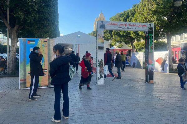 تونس: لوحات ضخمة تعرّف بالقضية الفلسطينية وخيمة توثق صور الحرب وضحاياها تونس: لوحات ضخمة تعرّف بالقضية الفلسطينية وخيمة توثق صور الحرب وضحاياها - وطن نيوز عربي