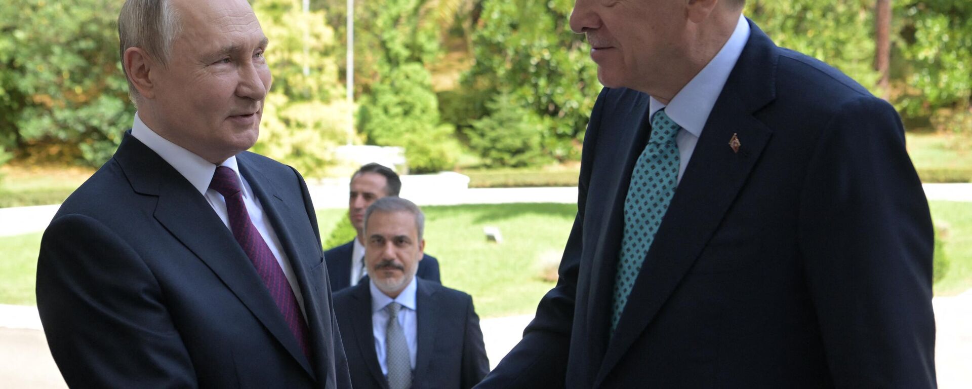 الرئيس الروسي فلاديمير بوتين وهو يرحب بنظيره التركي رجب طيب أردوغان - سبوتنيك عربي, 1920, 06.02.2024