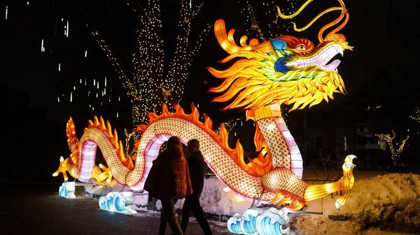 زينة احتفالية كجزء من مهرجان رأس السنة الصينية في موسكو - سبوتنيك عربي